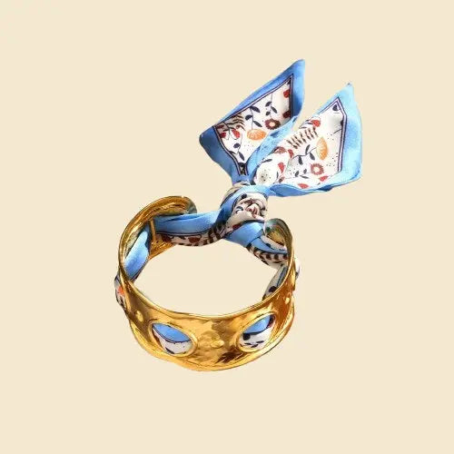 Bracelet ouvert pour femme. Acier inoxydable. Foulard Twilly imprimé. Imitation soie. Format ouvrage